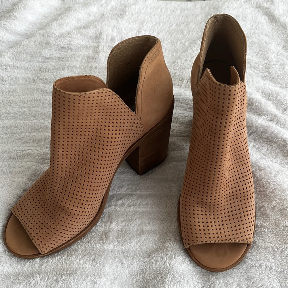 Steve Madden Perforated Nude Heeled Ankle Booties